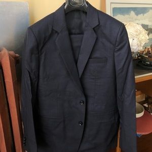 *NEW* never worn beautiful suit.